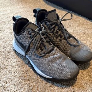 Nike LeBron Witness 3 size 8